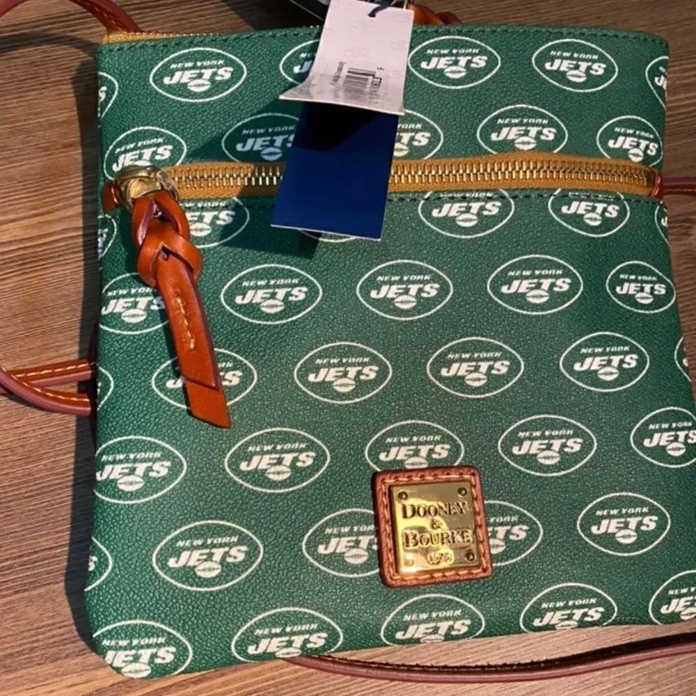 NWT Dooney&Bourke Jets Double Zip Crossbody Bag